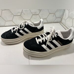 Adidas Woman’s Gazelle Bold Black Suede & White Sneakers Size 6 Lace Closure